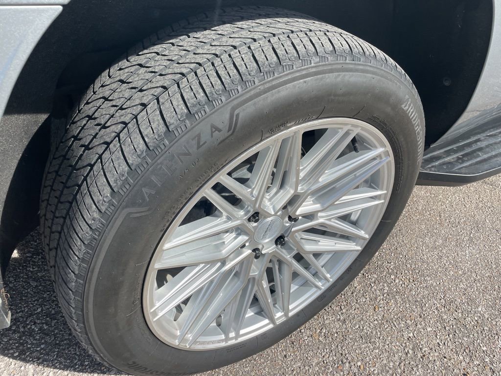 Used 2024 GMC Yukon XL Denali w/ Advanced Technology Package image 10