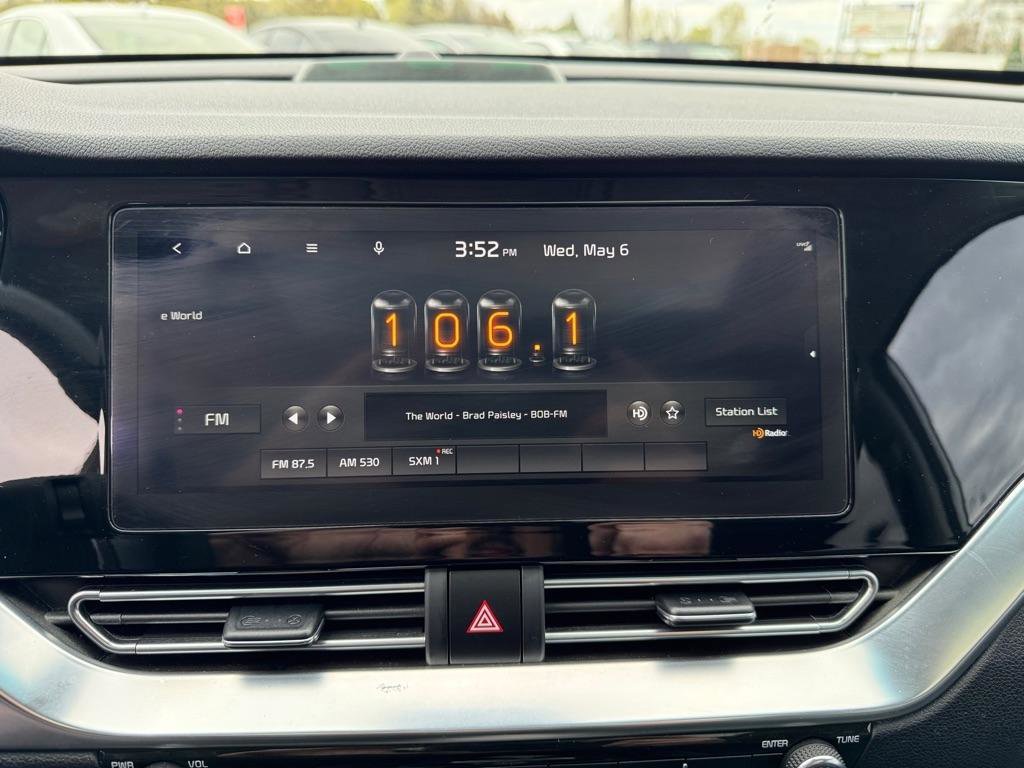 Used 2022 Kia Niro EX Premium FWD image 38