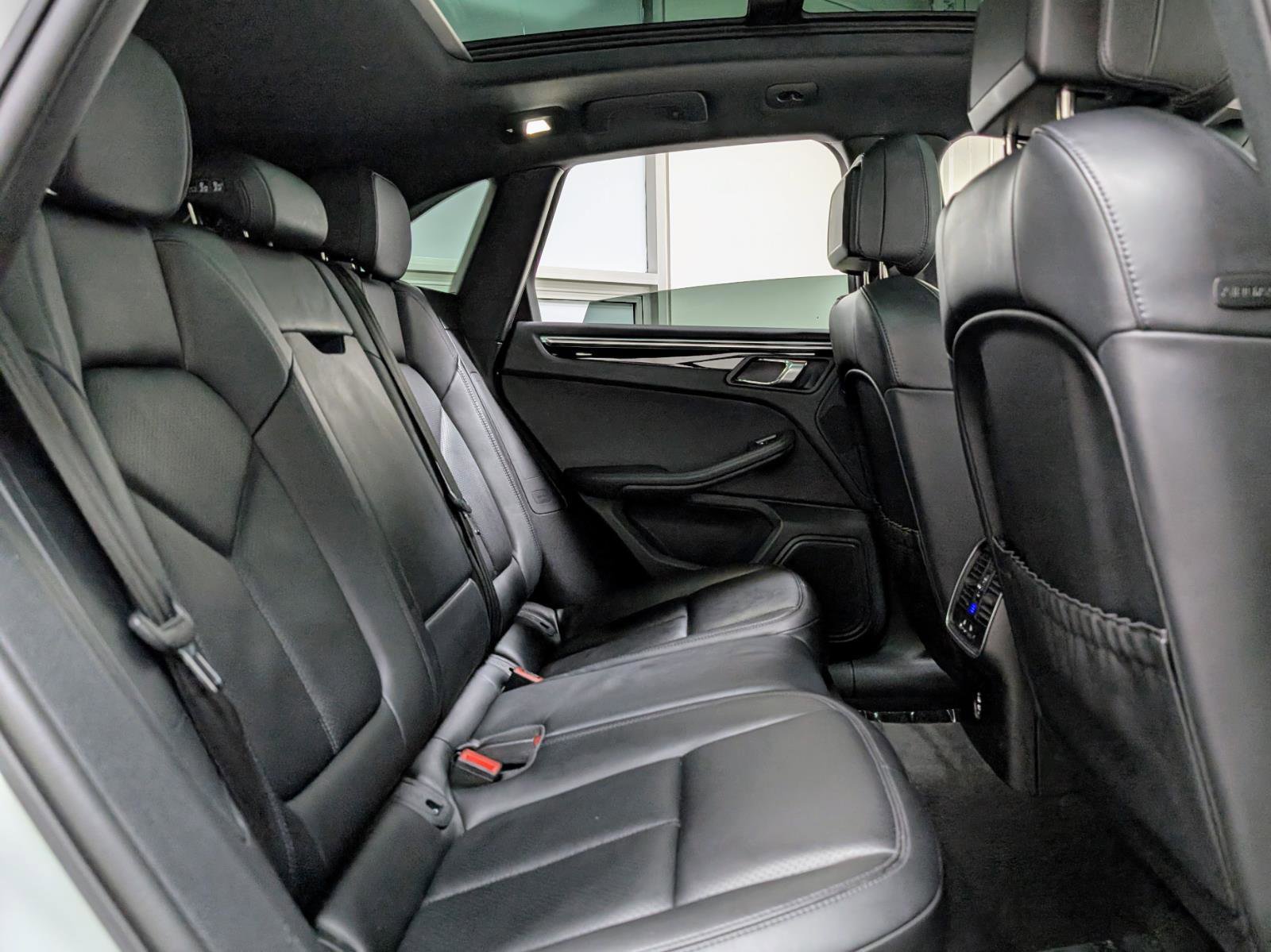 Used 2023 Porsche Macan image 23