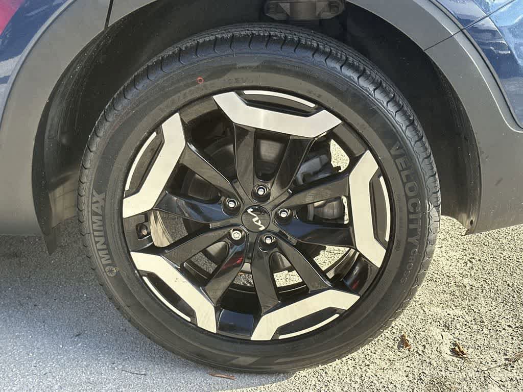 Used 2023 Kia Telluride EX w/ EX Captain's Chair Package FWD image 11
