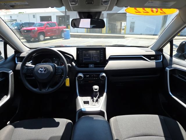 Used 2022 Toyota RAV4 LE AWD/4WD image 21