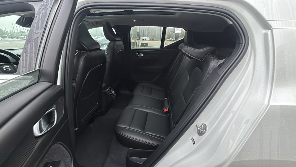 Certified 2024 Volvo XC40 B5 Plus w/ Climate Package AWD/4WD image 10