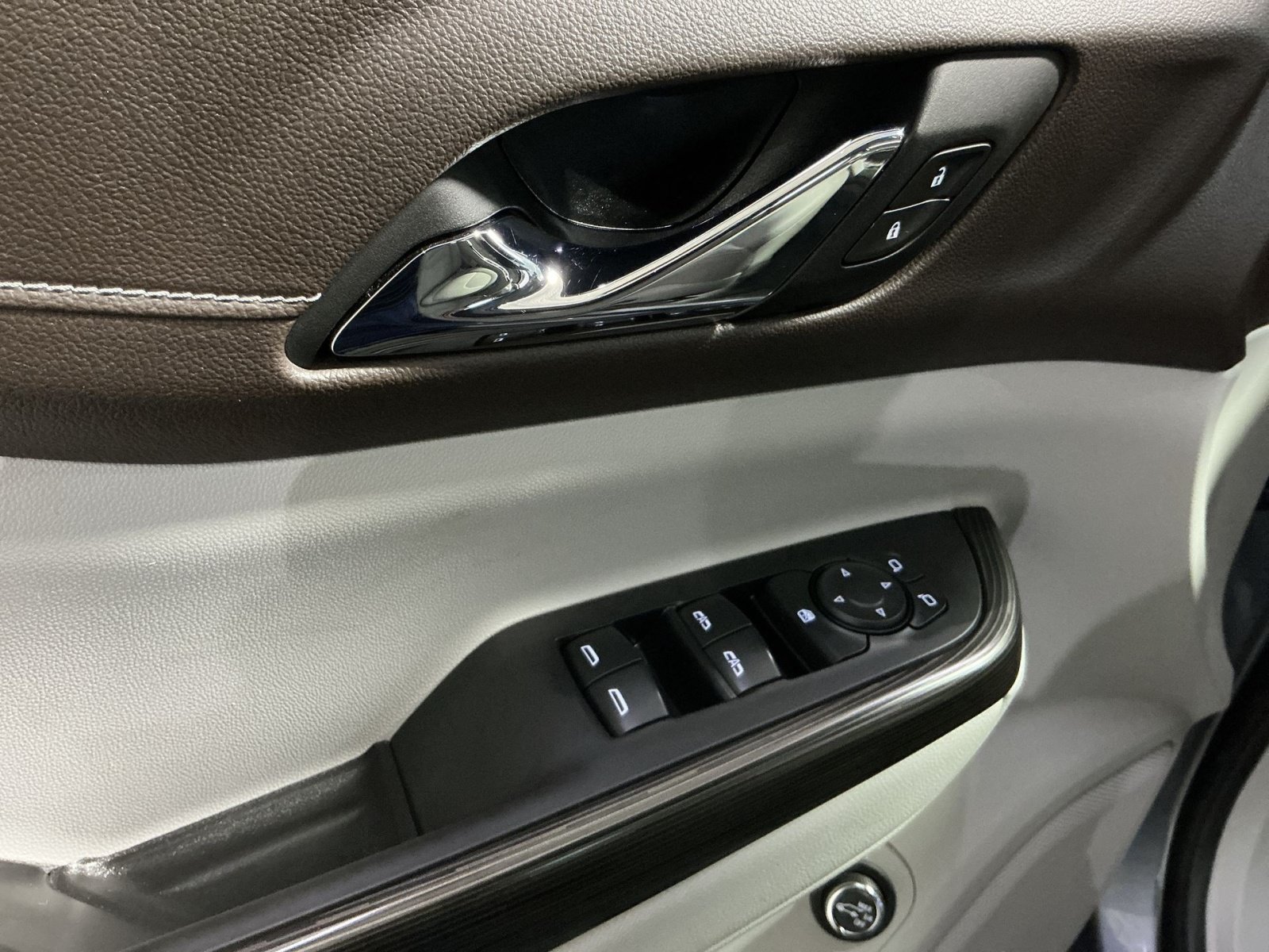 Used 2020 GMC Acadia SLT w/ Driver Alert Package II FWD image 16