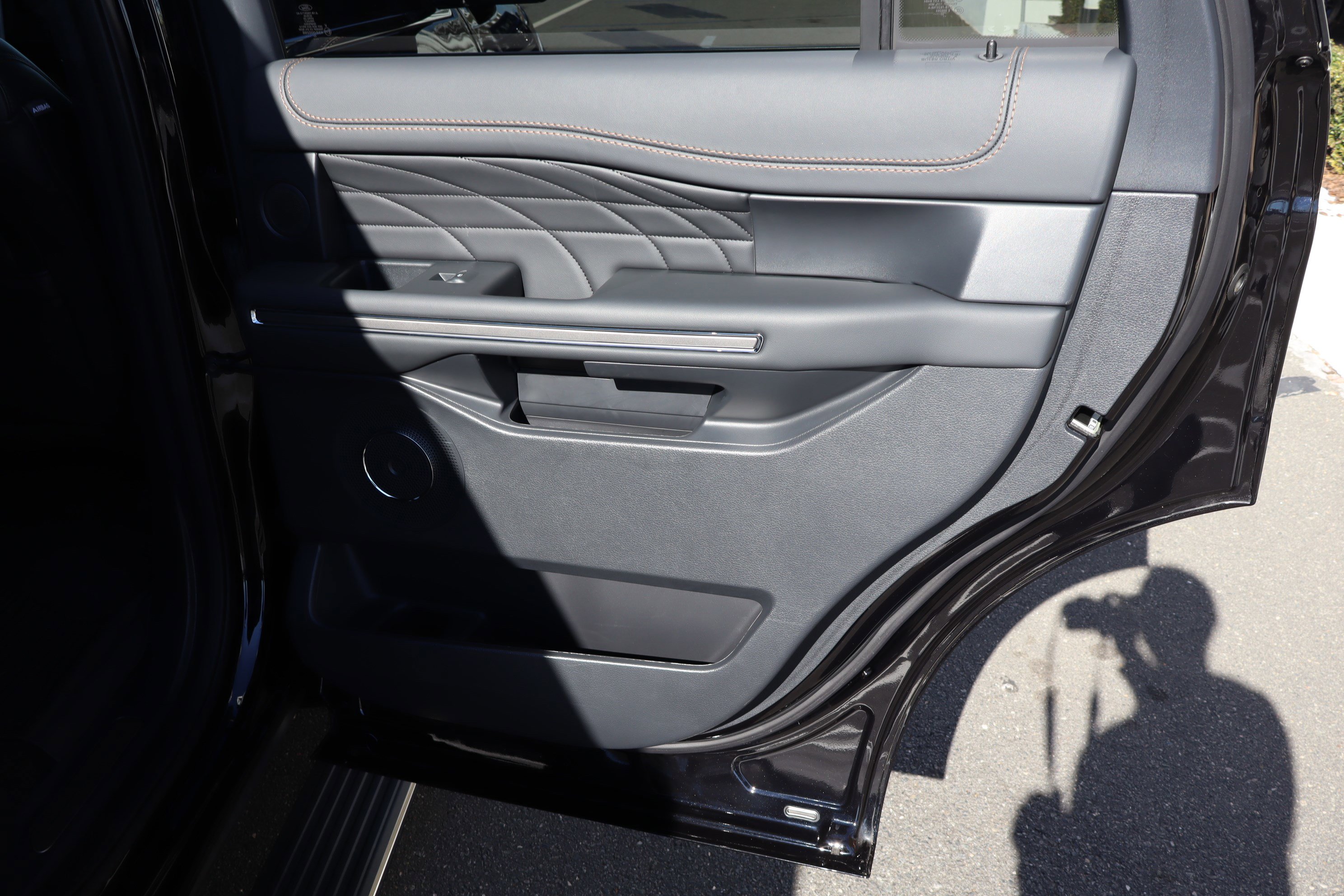 Used 2024 Ford Expedition Platinum image 38