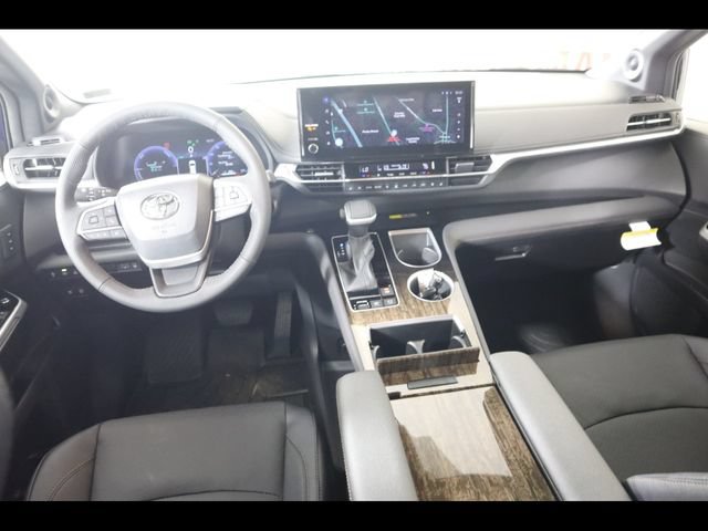 Used 2025 Toyota Sienna Limited AWD/4WD image 34