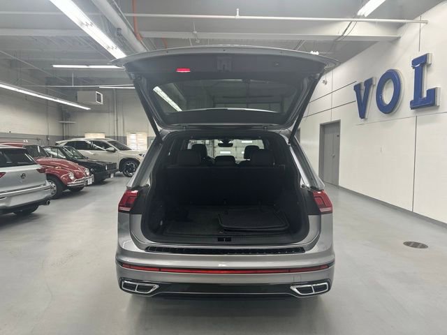 Certified 2022 Volkswagen Tiguan SE R-Line image 13