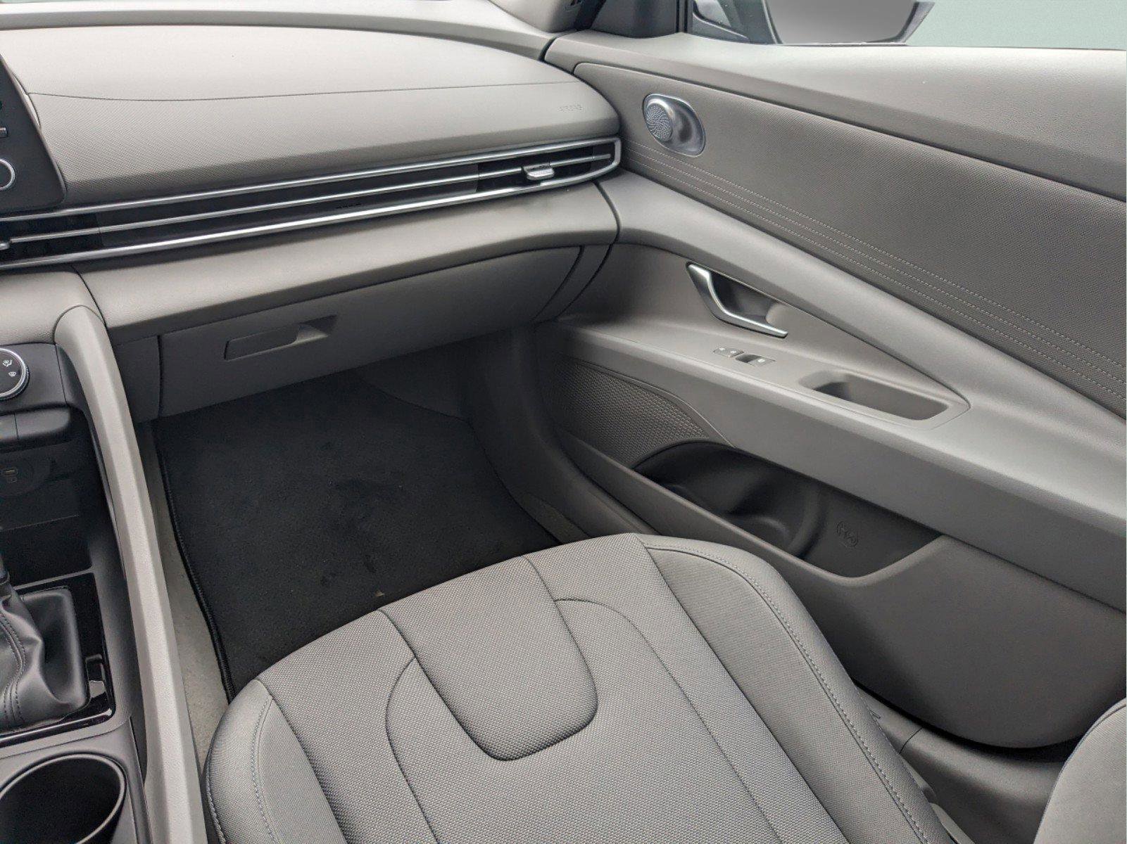 New 2026 Hyundai Elantra SE image 18