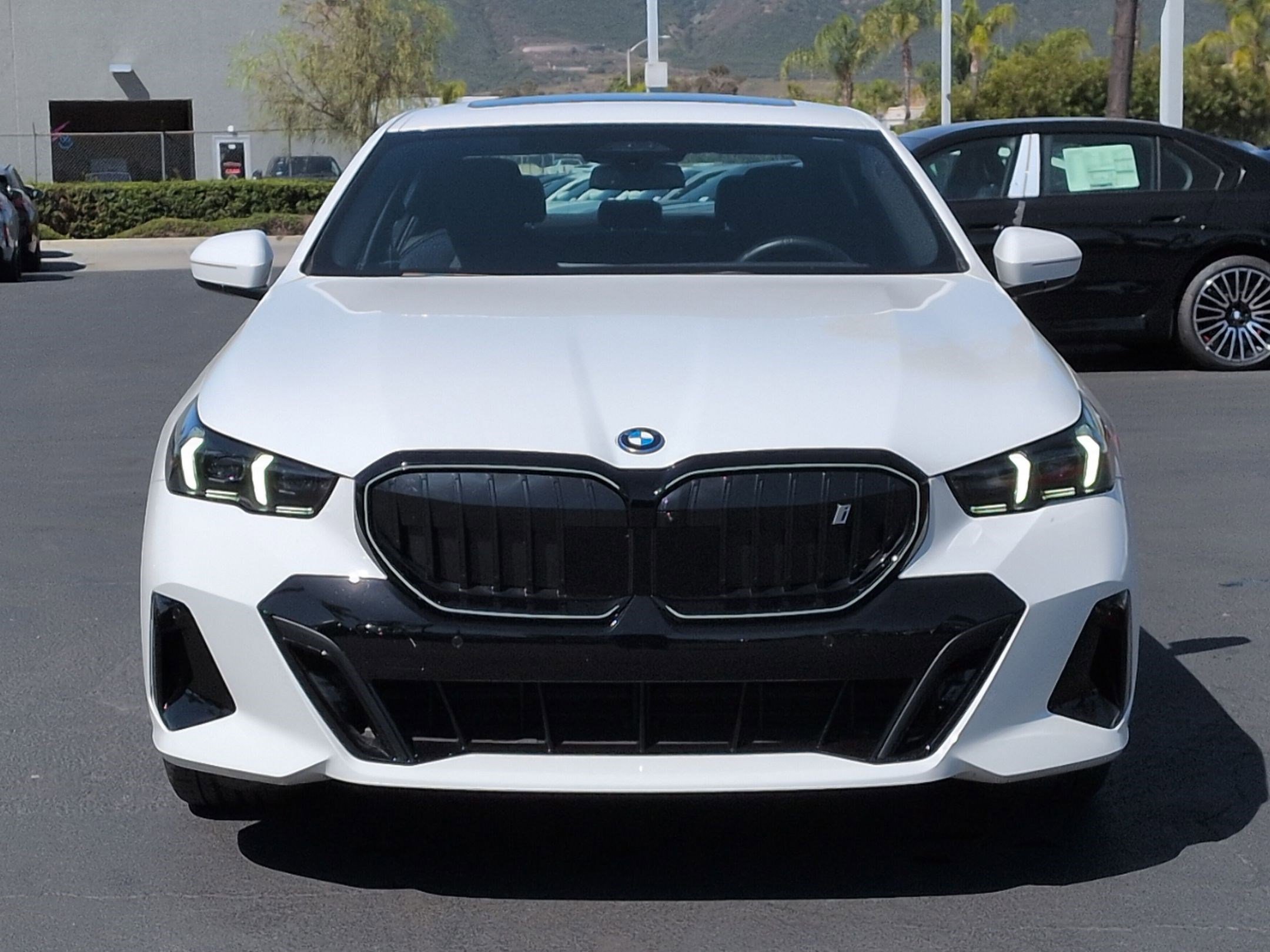 Used 2026 BMW i5 eDrive40 w/ M Sport Package RWD image 3