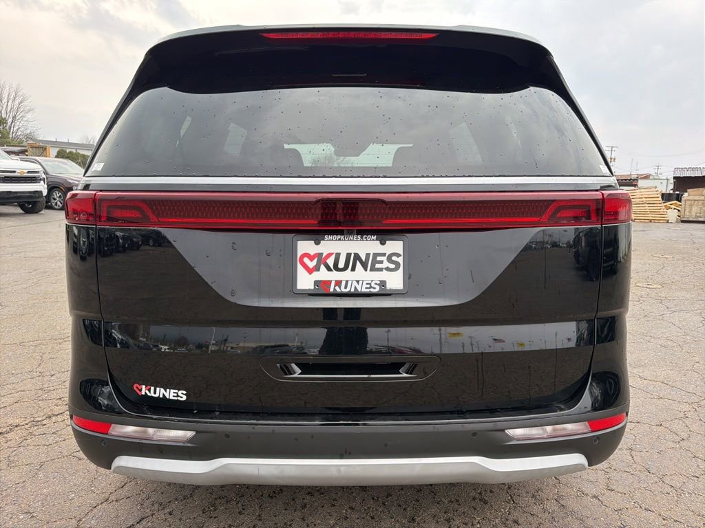 Used 2023 Kia Carnival LX image 5