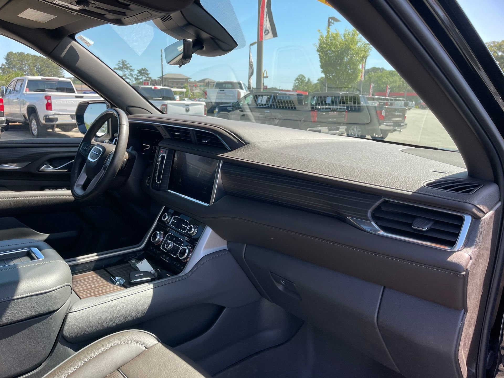 Used 2023 GMC Yukon Denali w/ Denali Reserve Package image 29