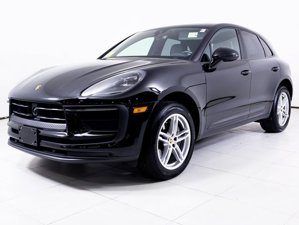 Used 2025 Porsche Macan image 1