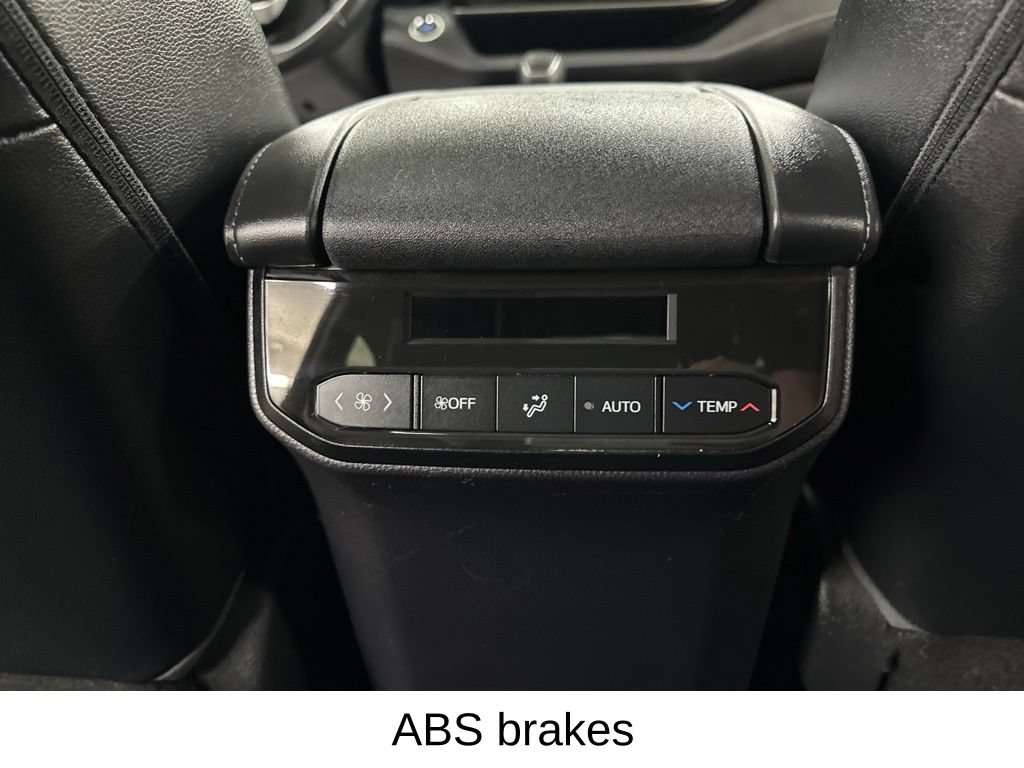 Used 2022 Toyota Highlander XLE FWD image 29