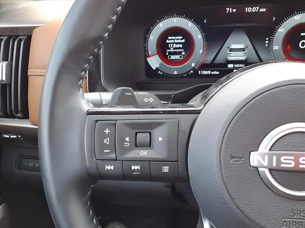 Used 2025 Nissan Pathfinder Platinum image 15