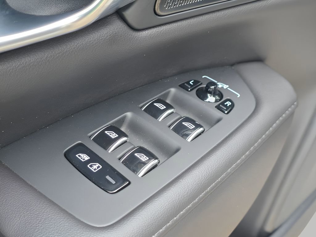 Used 2025 Volvo S90 B6 Plus w/ Protection Package Premier image 17