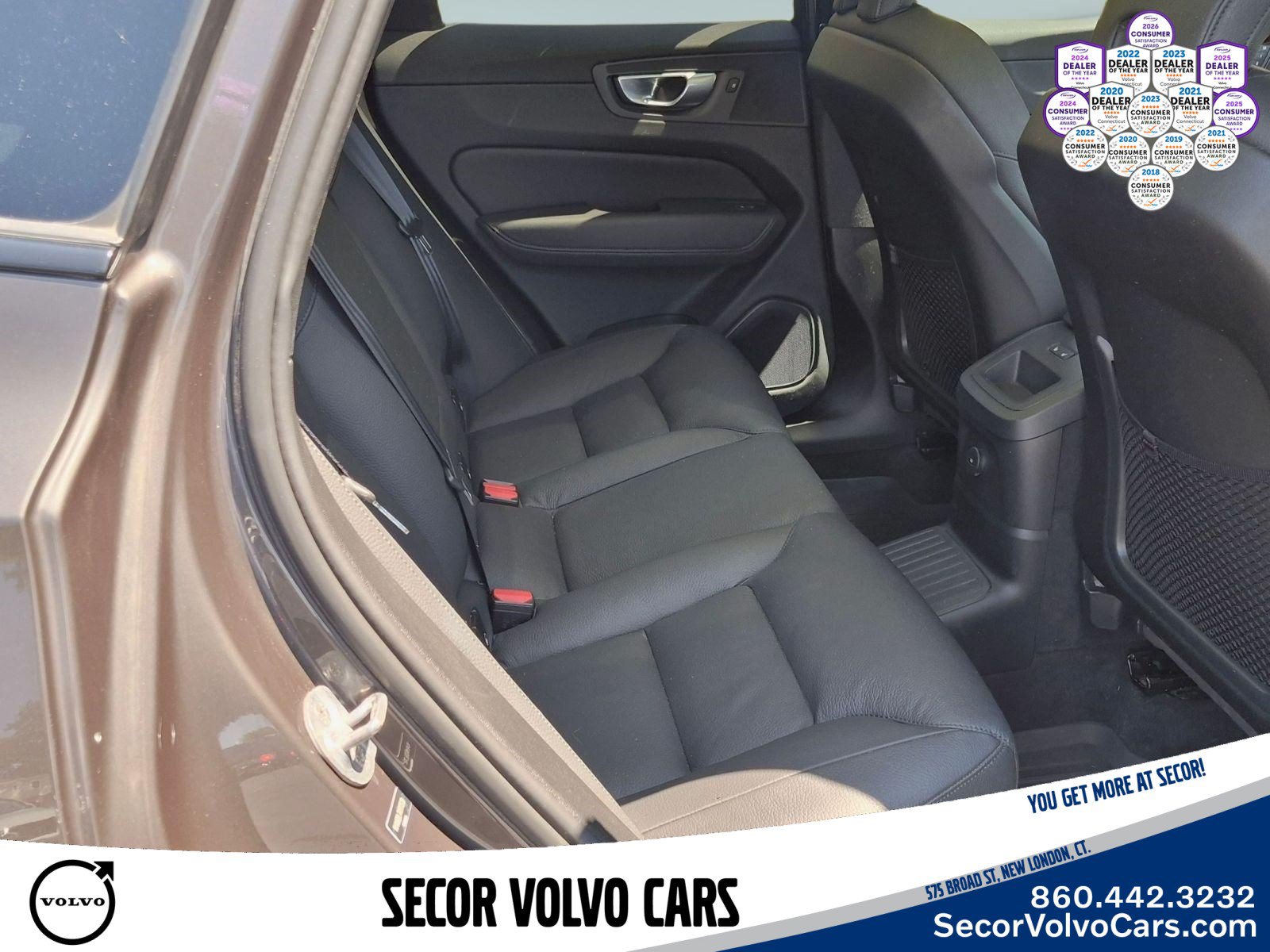 Used 2024 Volvo XC60 T8 Plus w/ Climate Package AWD/4WD image 27