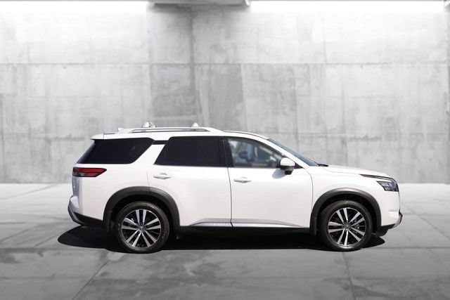 Certified 2025 Nissan Pathfinder Platinum AWD/4WD image 5
