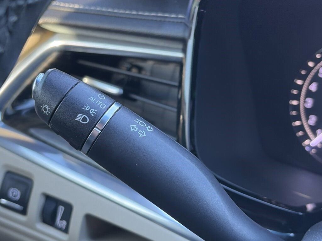 Used 2017 Cadillac XT5 FWD image 16