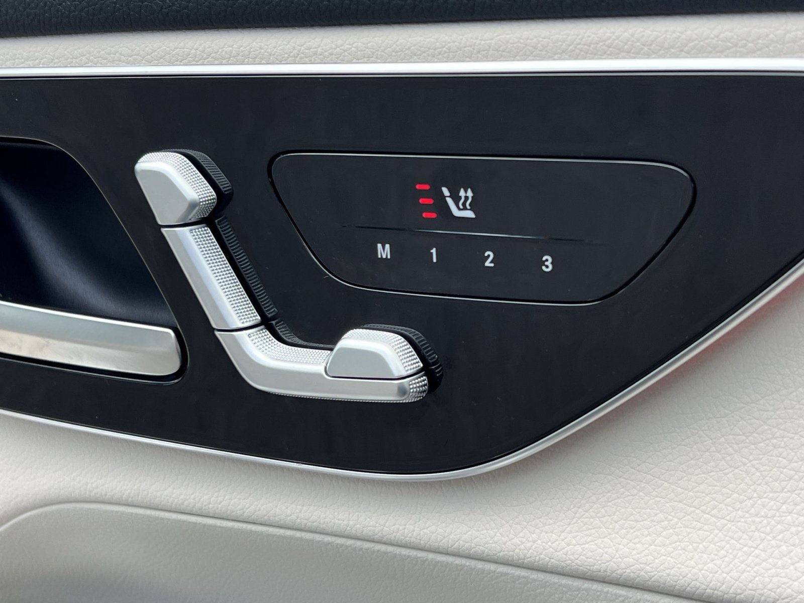 Certified 2026 Mercedes-Benz GLC 300 4MATIC image 40