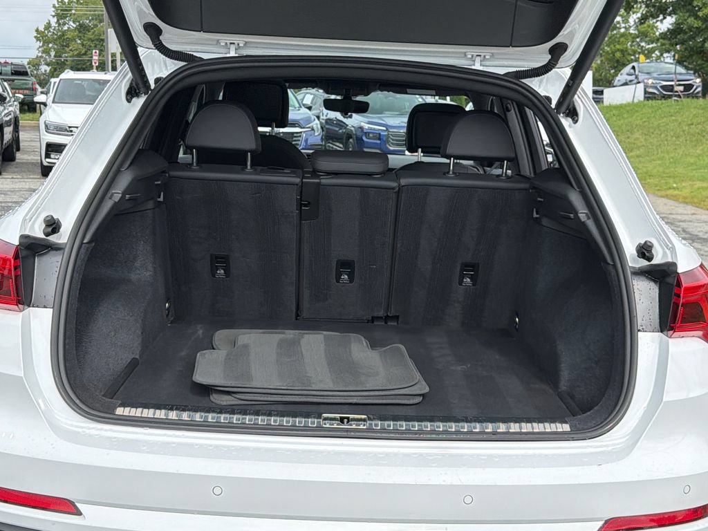 Used 2025 Audi Q3 2.0T Premium AWD/4WD image 23