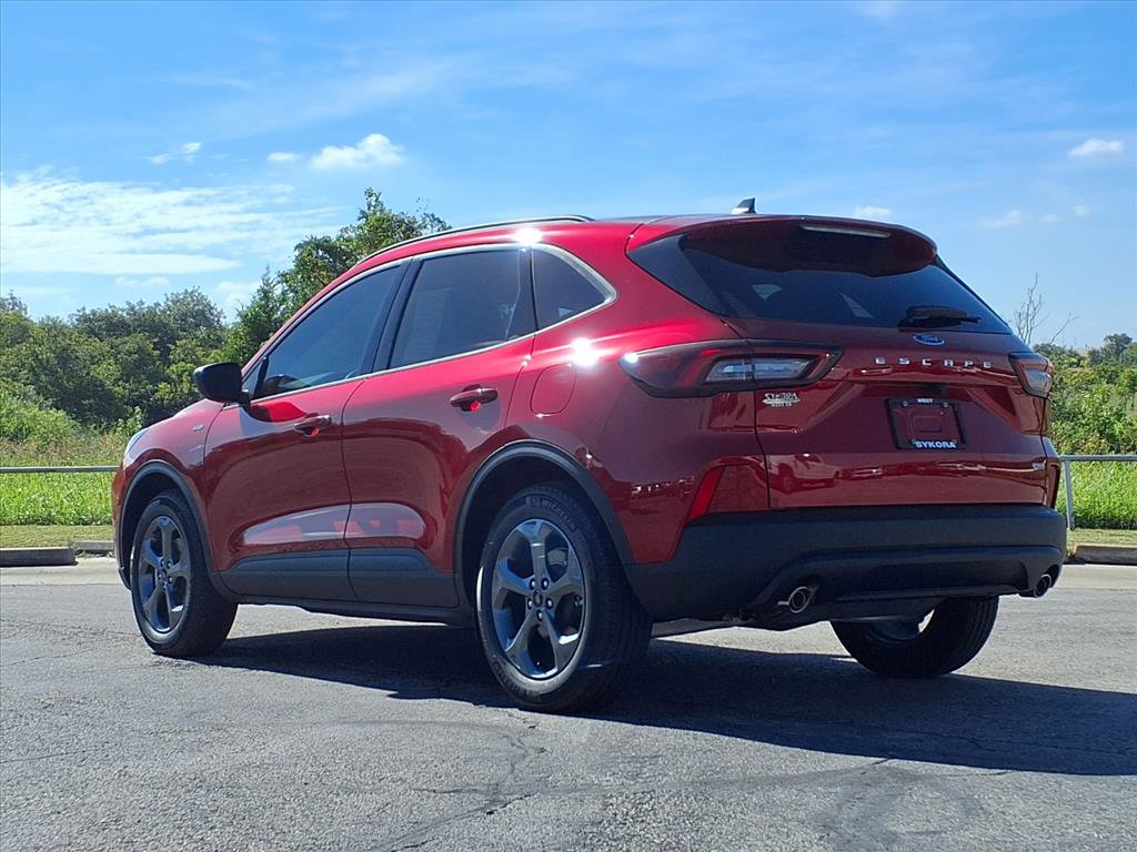 Used 2025 Ford Escape ST-Line w/ Equipment Group 301A image 6