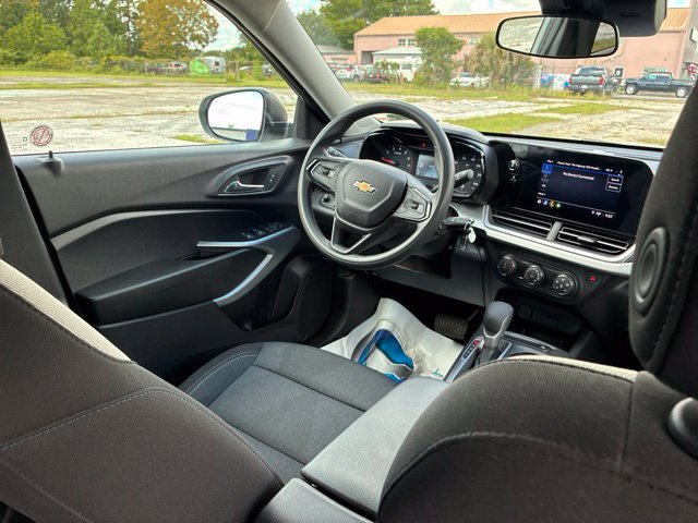 Used 2026 Chevrolet Trax LS FWD image 25