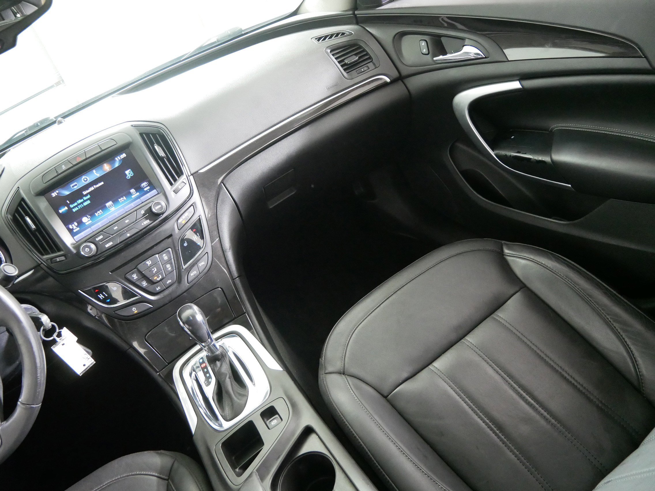 Used 2016 Buick Regal Sport Touring image 11