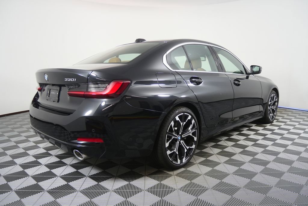 Certified 2025 BMW 330i Sedan RWD image 3