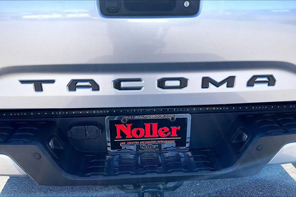 Used 2023 Toyota Tacoma TRD Sport w/ Technology Package image 8