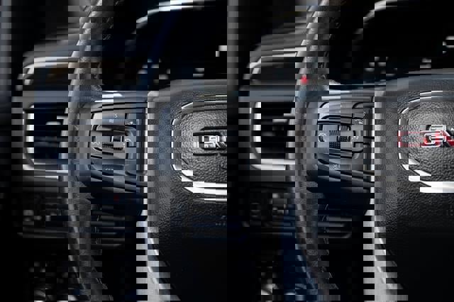 Used 2022 GMC Yukon XL SLE w/ Gmc Pro Safety Plus Package image 26