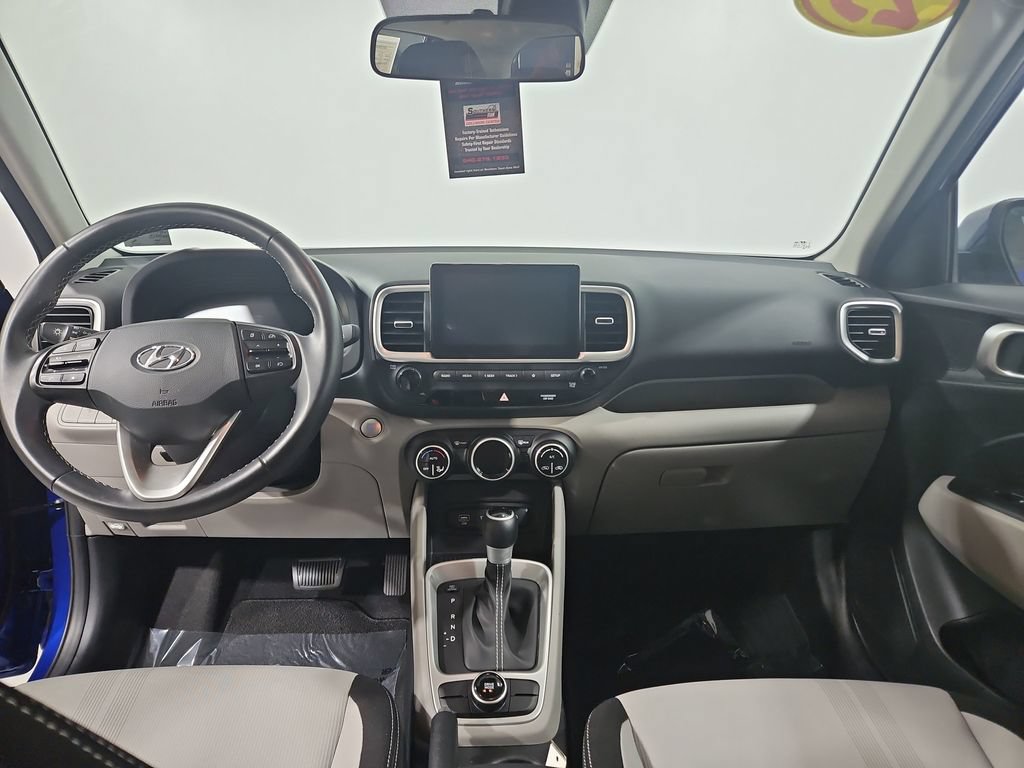 Certified 2025 Hyundai Venue SEL FWD image 19