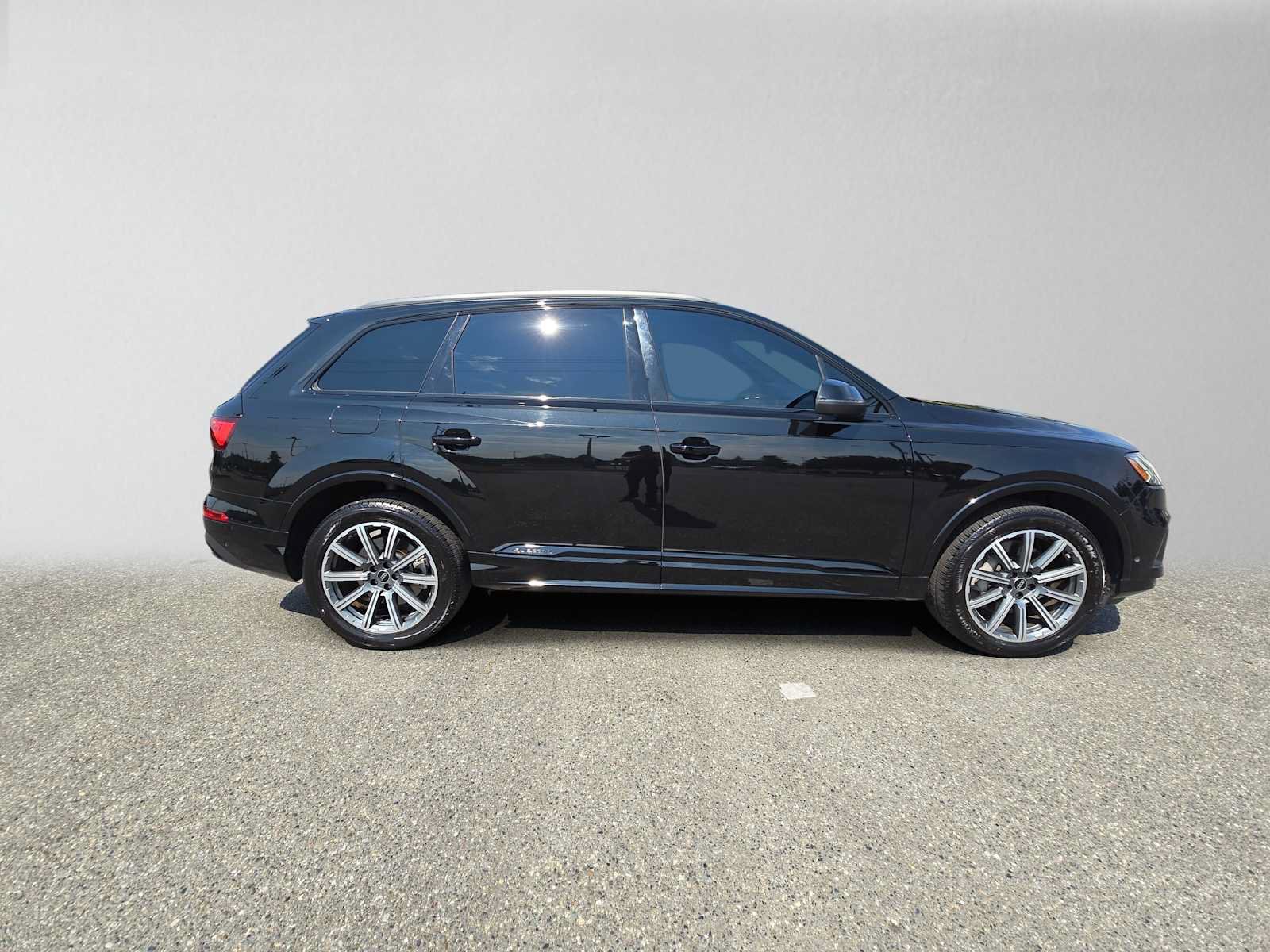 Used 2023 Audi Q7 2.0T Premium Plus w/ Premium Plus Package AWD/4WD image 2