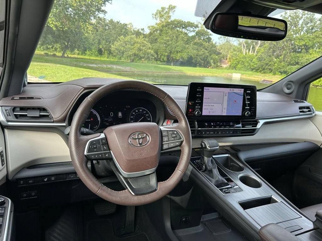 Certified 2021 Toyota Sienna Platinum FWD image 13