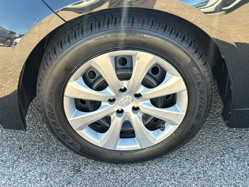 Used 2020 Toyota Corolla LE FWD image 34