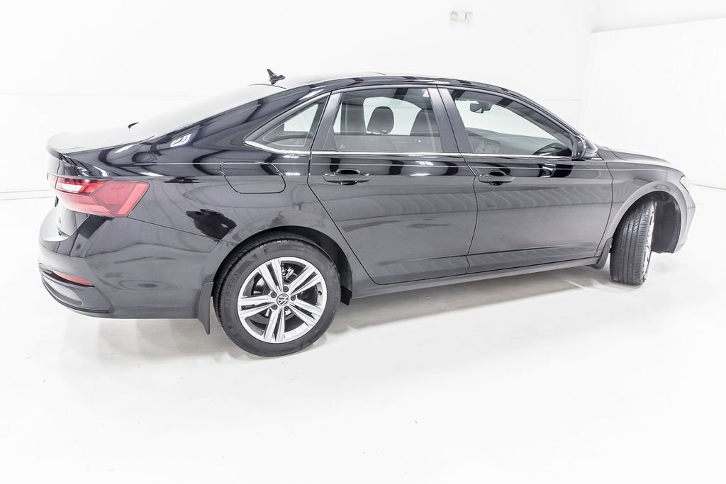 Used 2024 Volkswagen Jetta SE FWD image 8