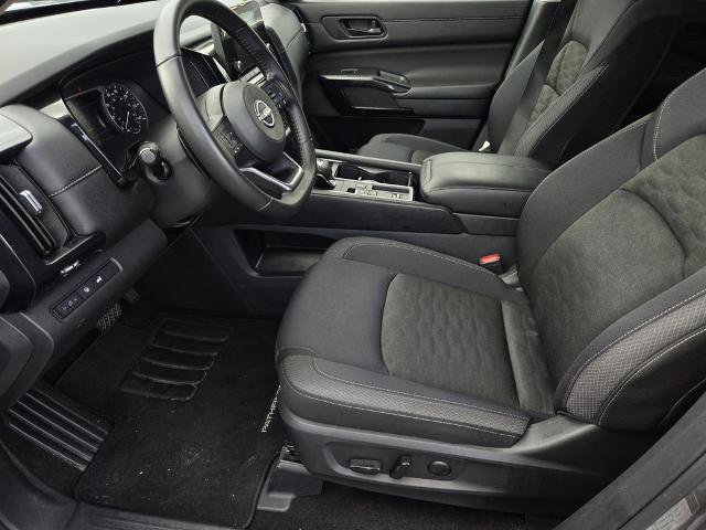 Certified 2025 Nissan Pathfinder SV FWD image 19