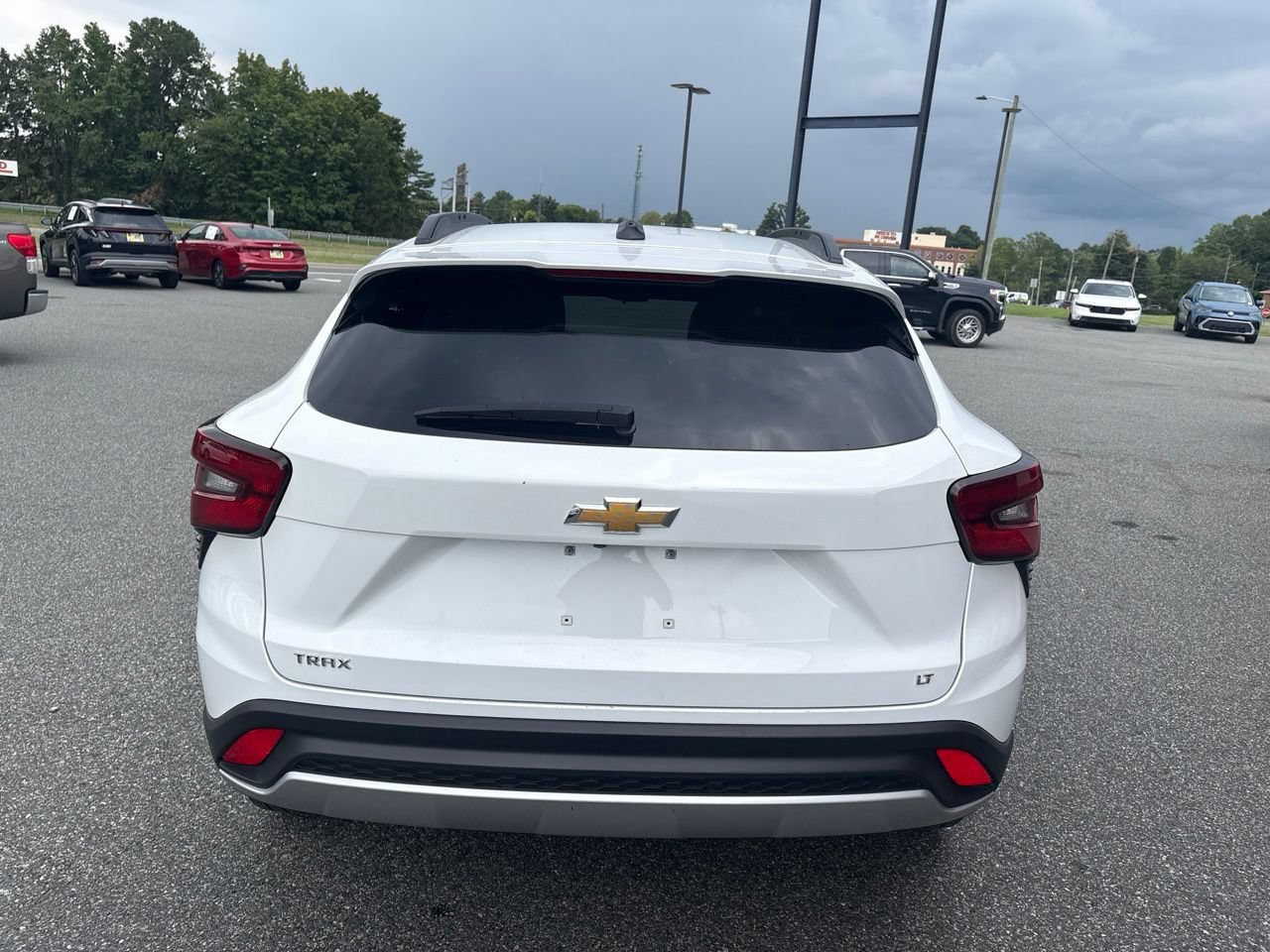 Used 2025 Chevrolet Trax LT w/ LT Convenience Package FWD image 8