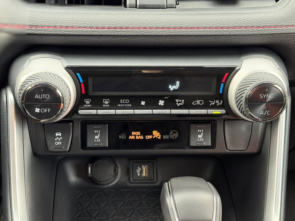 Used 2024 Toyota RAV4 SE w/ Weather & Moonroof Package image 13