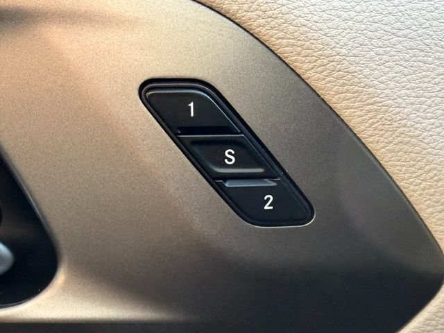 Used 2024 Chrysler Pacifica Limited FWD image 16