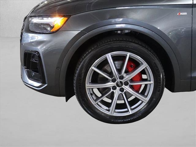 Used 2024 Audi Q5 e Prestige w/ Prestige Package image 30