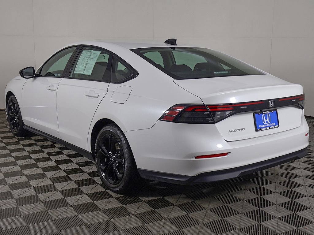 Certified 2025 Honda Accord SE image 9