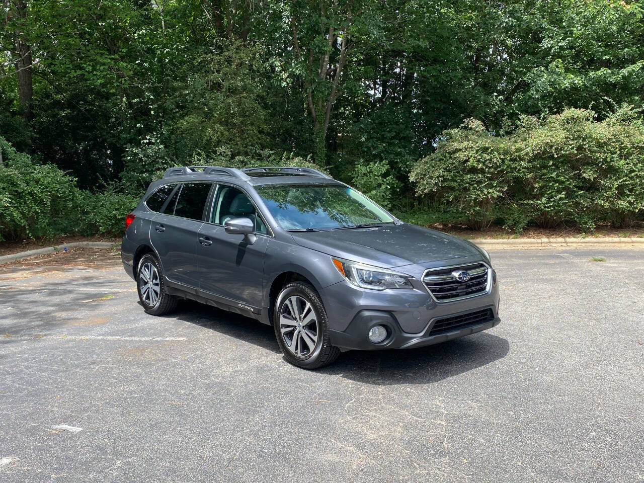 Used 2019 Subaru Outback 2.5i Limited AWD/4WD image 3