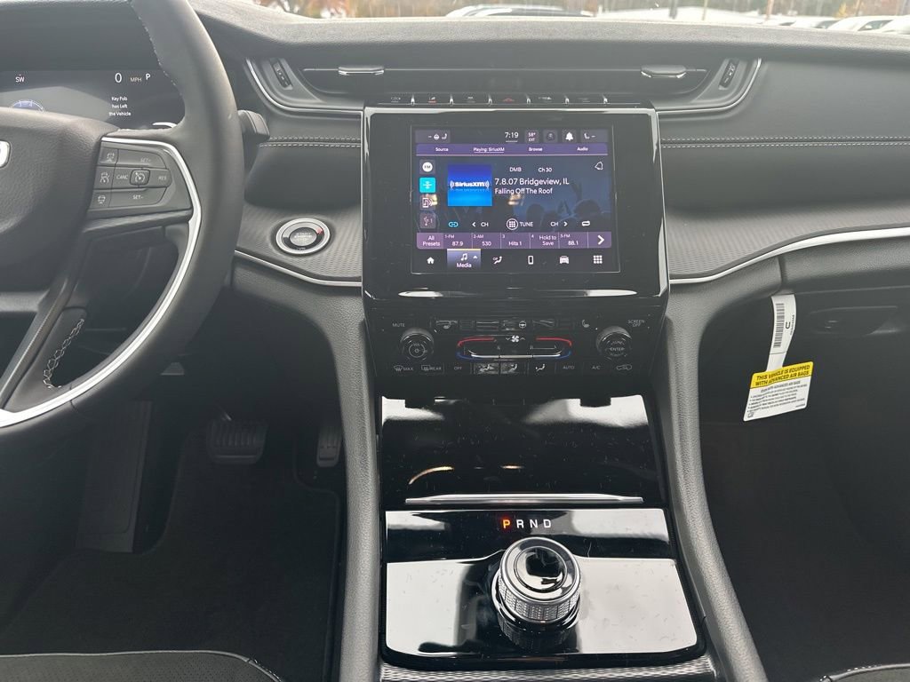 New 2025 Jeep Grand Cherokee Altitude image 17