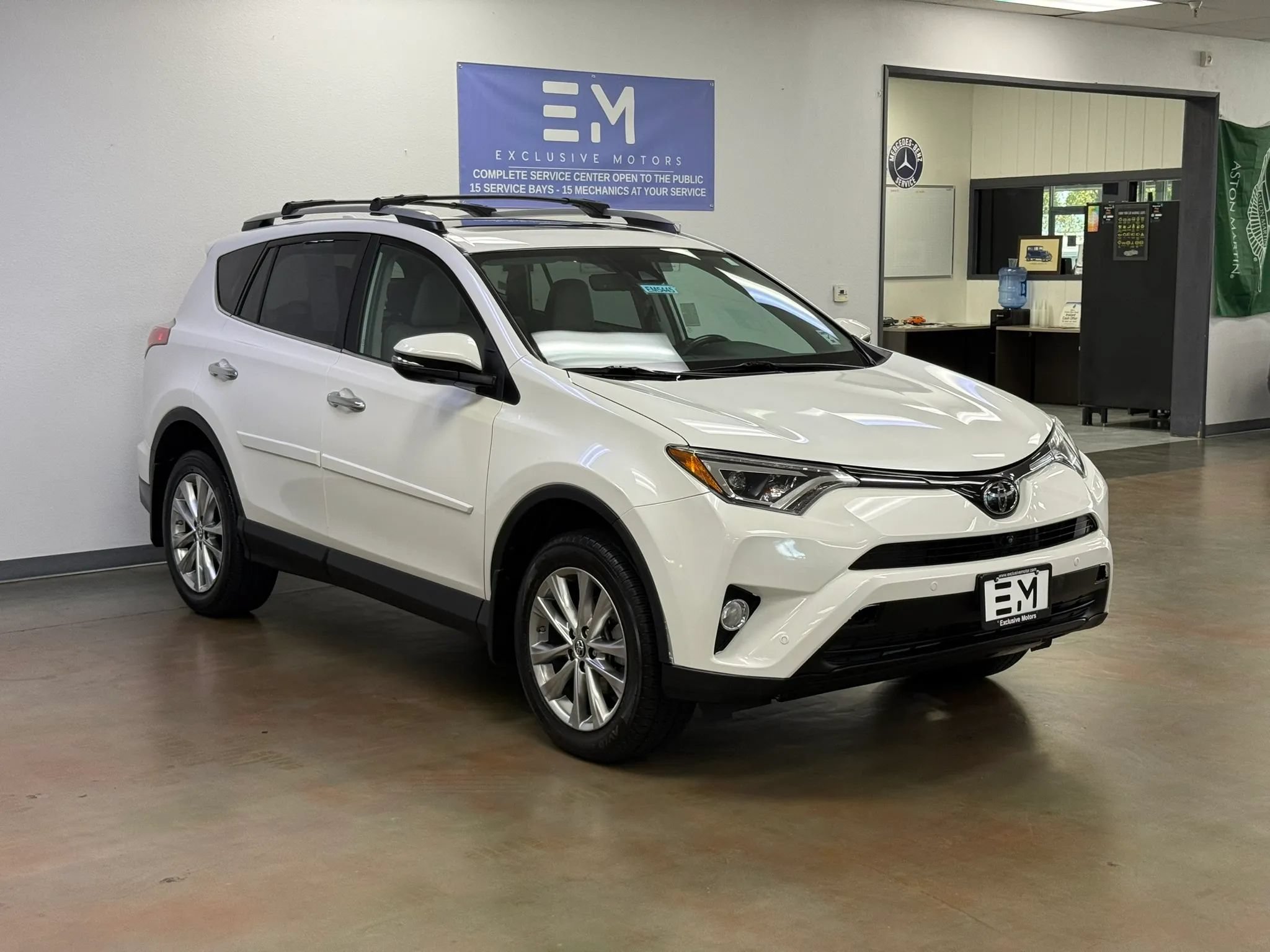 Used 2018 Toyota RAV4 Limited w/ Advanced Technology Package AWD/4WD image 2