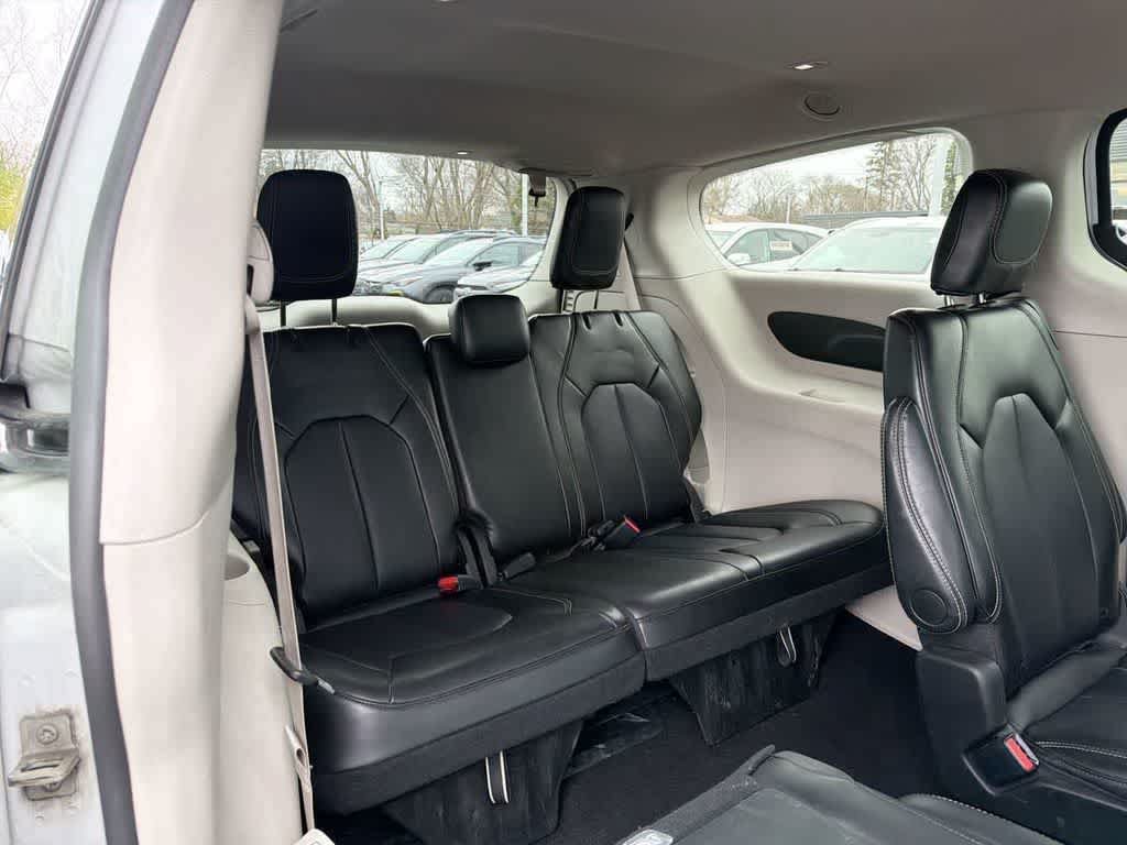 Used 2024 Chrysler Pacifica Touring-L FWD image 25