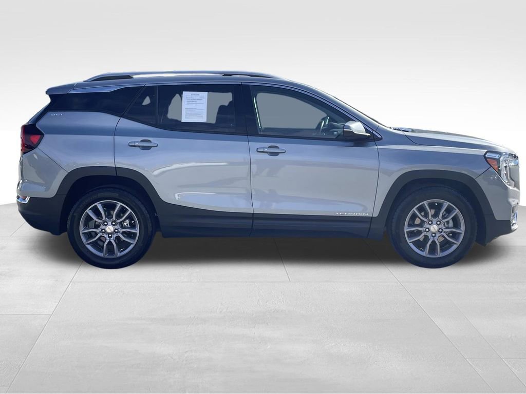 Used 2023 GMC Terrain SLT w/ Tech Package image 2