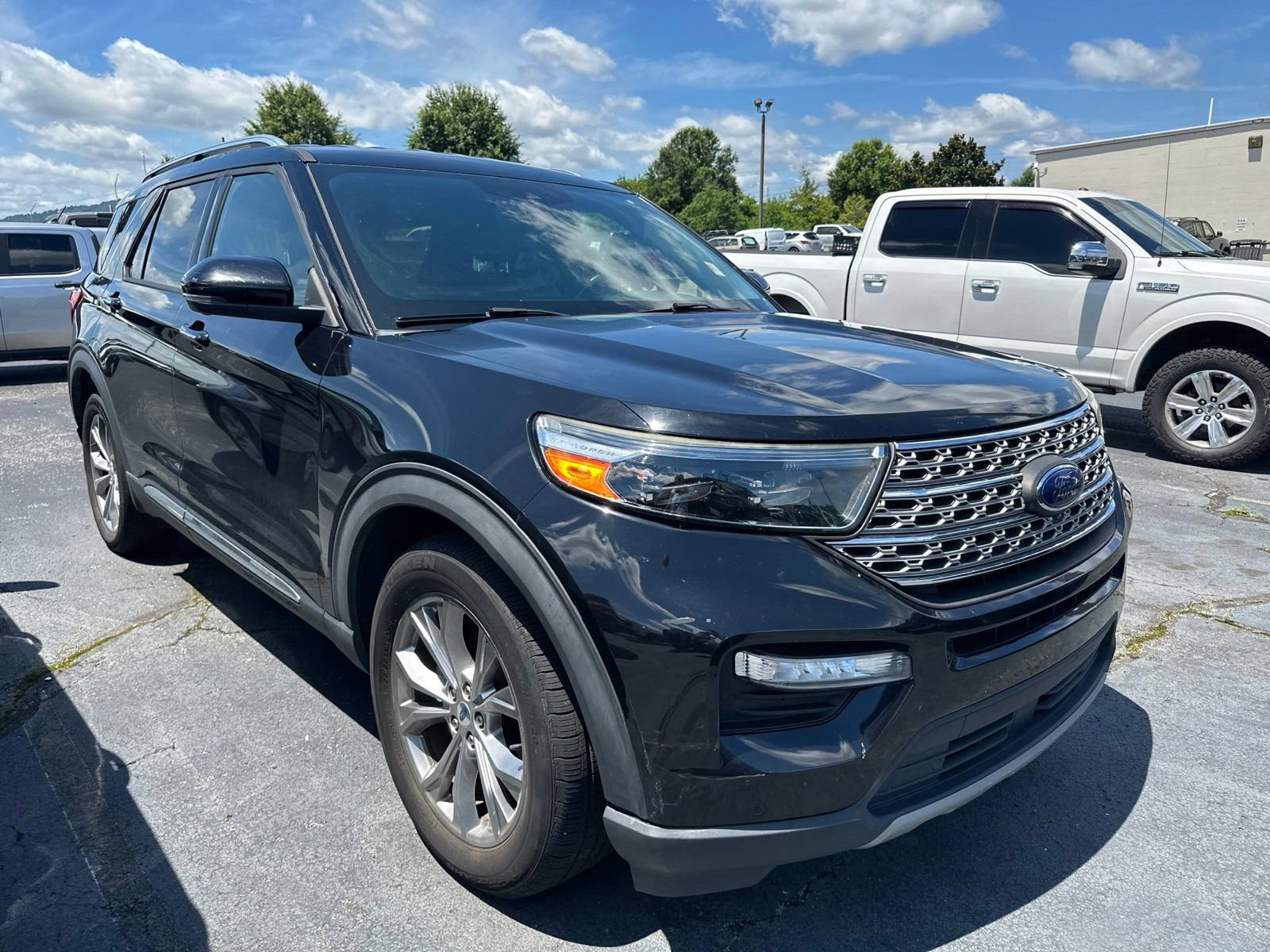 Used 2020 Ford Explorer Limited RWD image 2