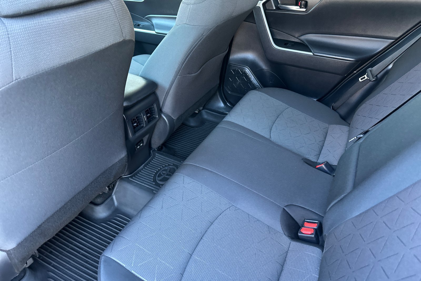 Used 2024 Toyota RAV4 XLE w/ Convenience Package AWD/4WD image 12