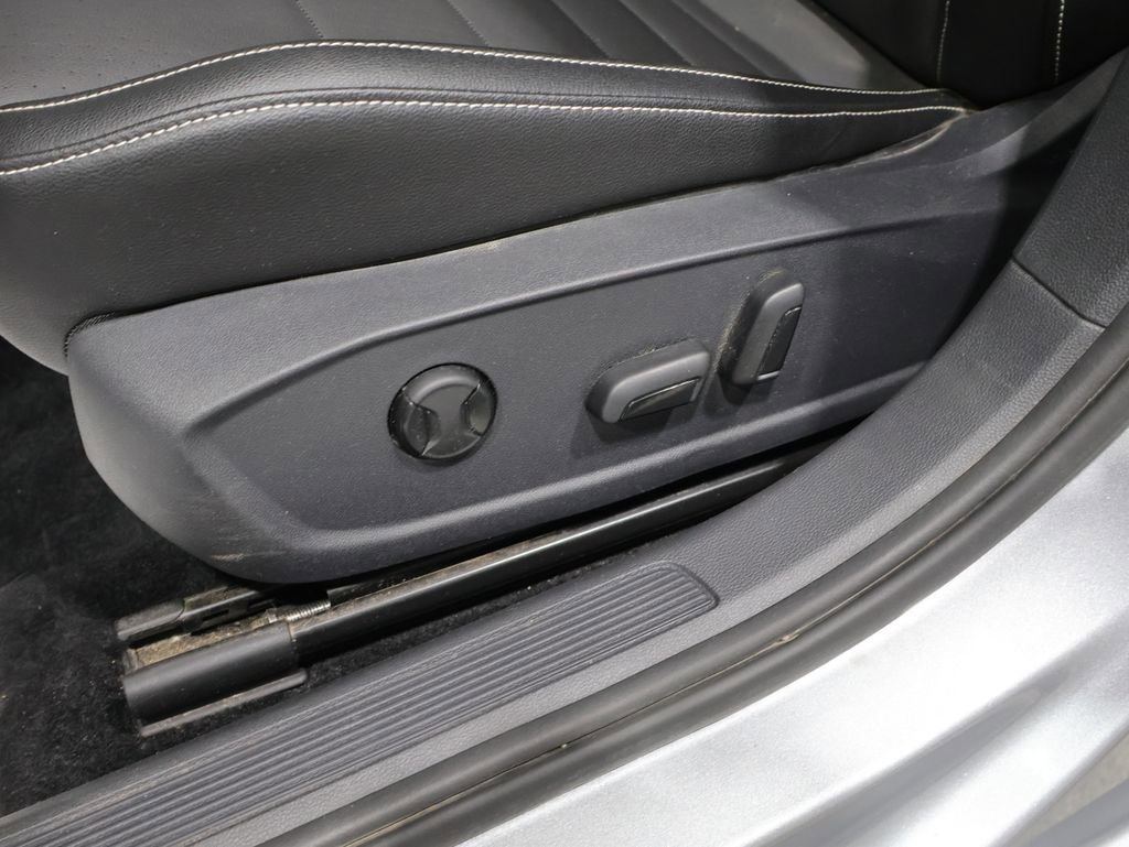 Used 2024 Volkswagen Jetta SE FWD image 12