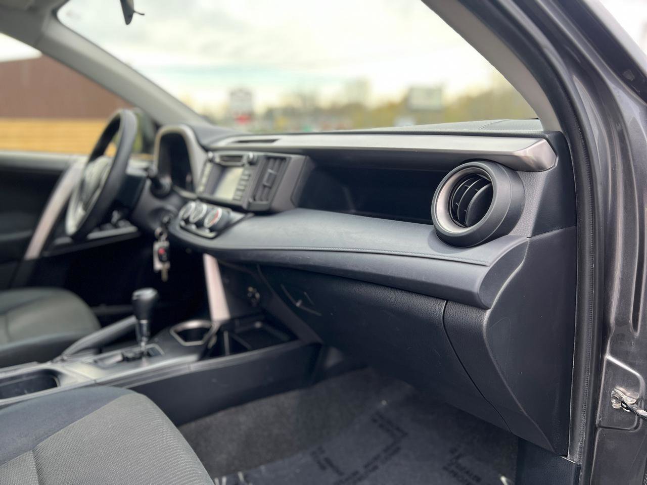 Used 2016 Toyota RAV4 LE AWD/4WD image 39