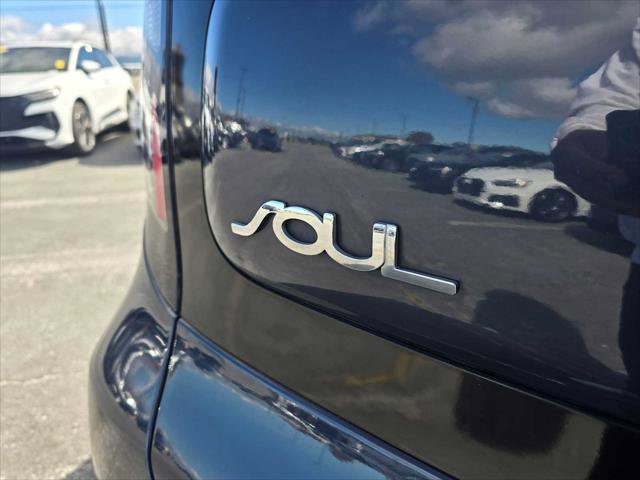 Used 2016 Kia Soul ! w/ Premium Package image 16